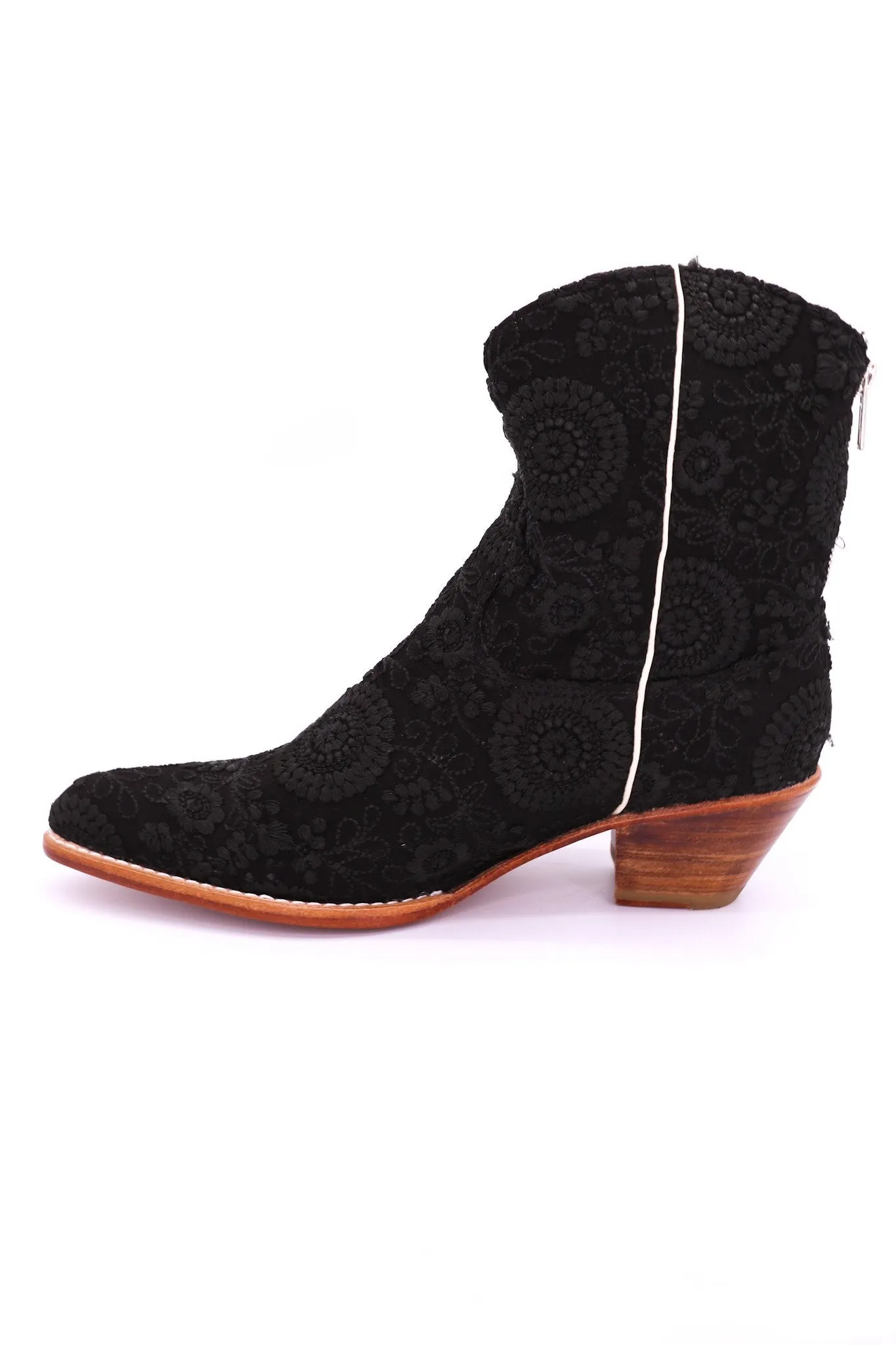 BLACK EMBROIDERED BOOTIES JAUNE