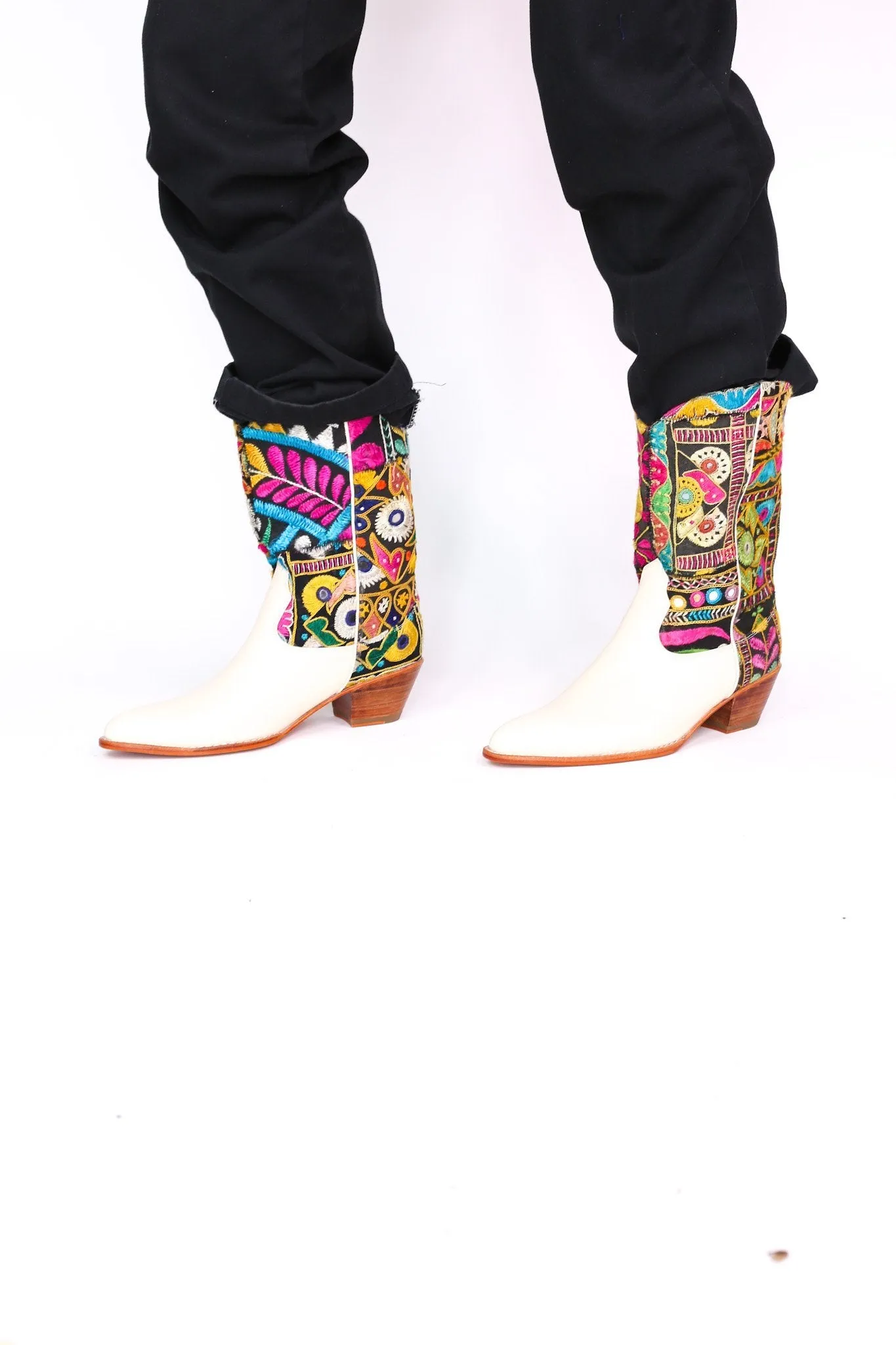 EMBROIDERED PATCHWORK WESTERN BOOTS ANDROMEDA