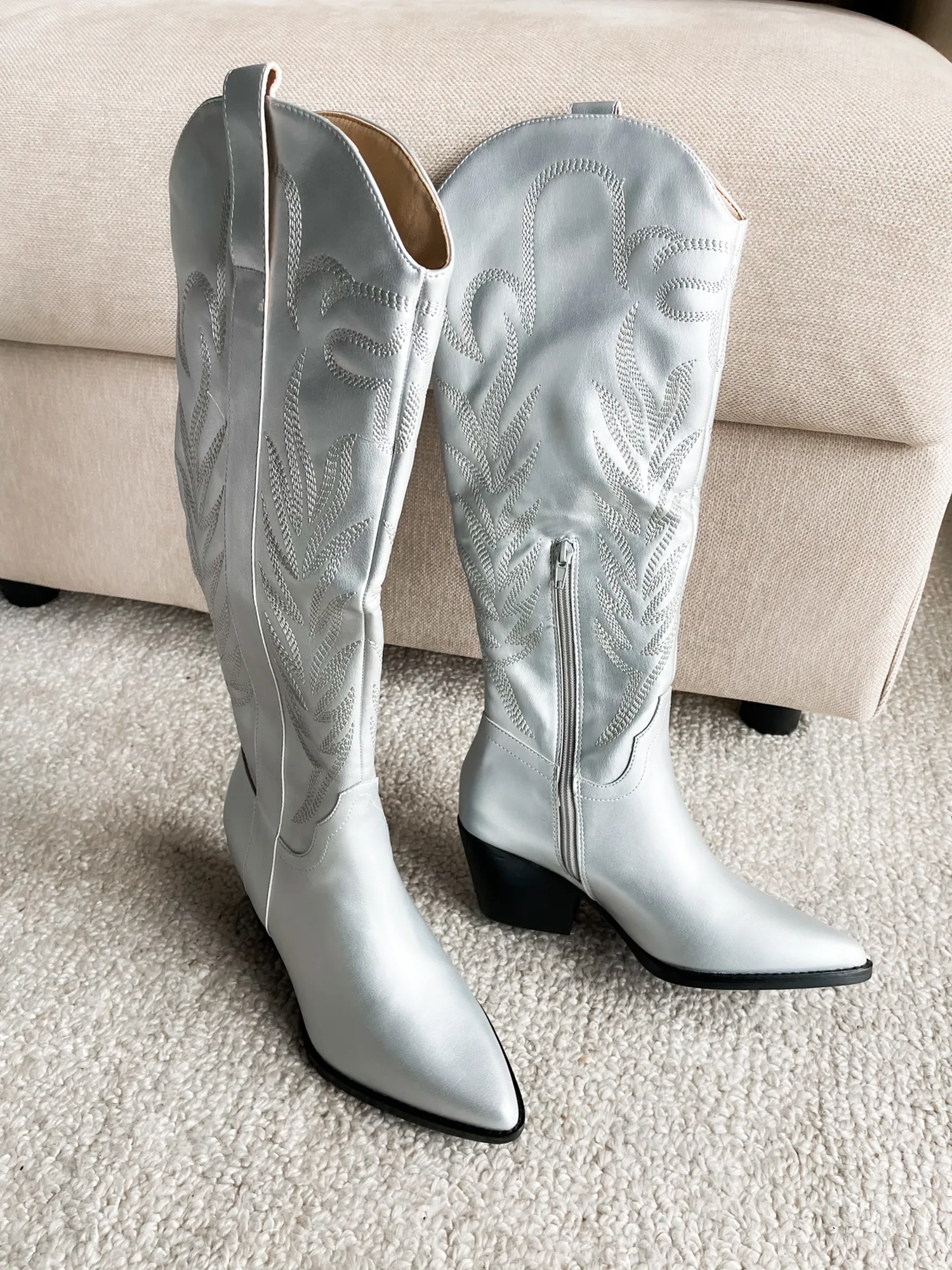 Samara Cowgirl Boot in Silver