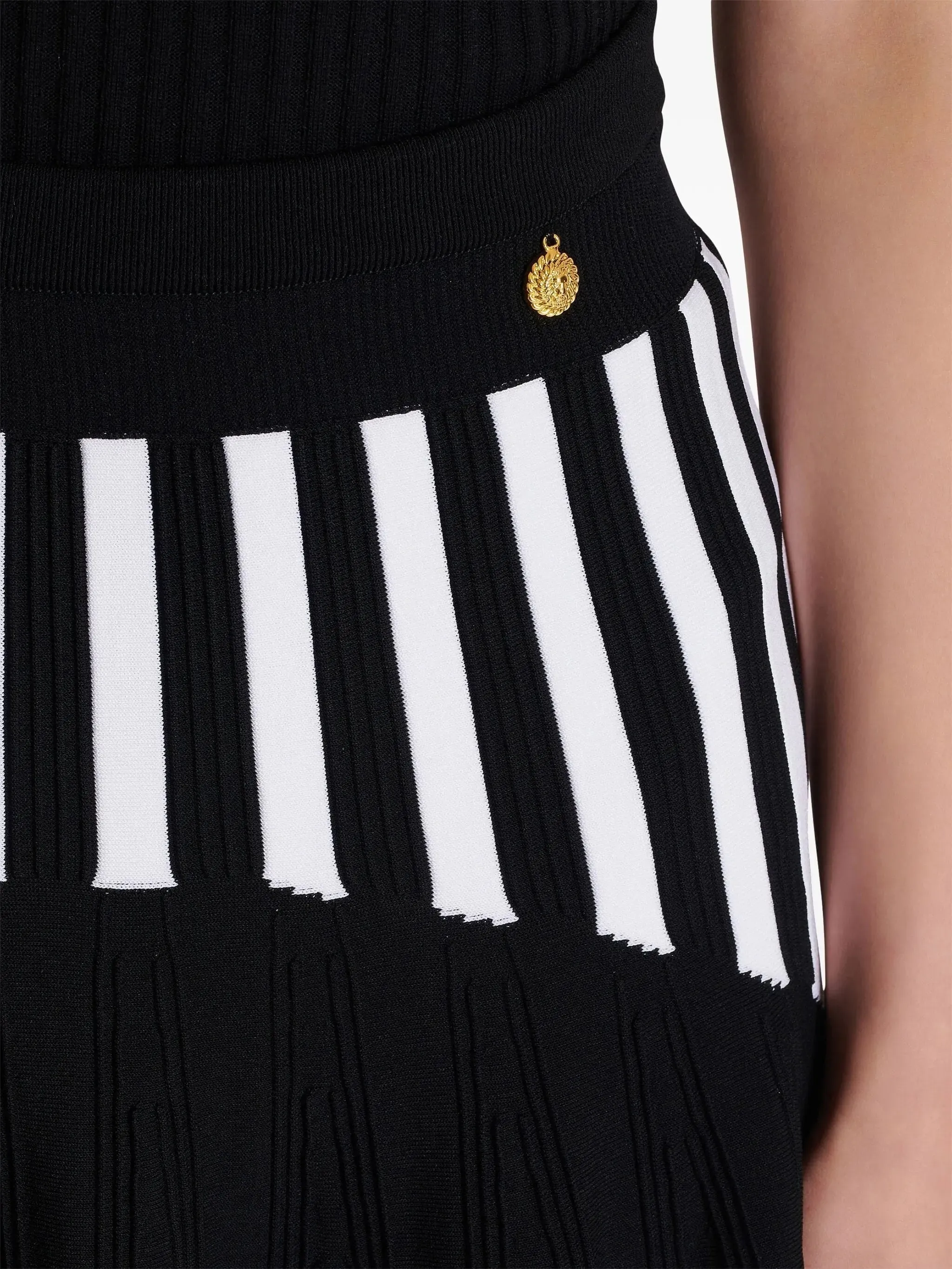 Women’s Black and White Pleated Striped Knit Skirt