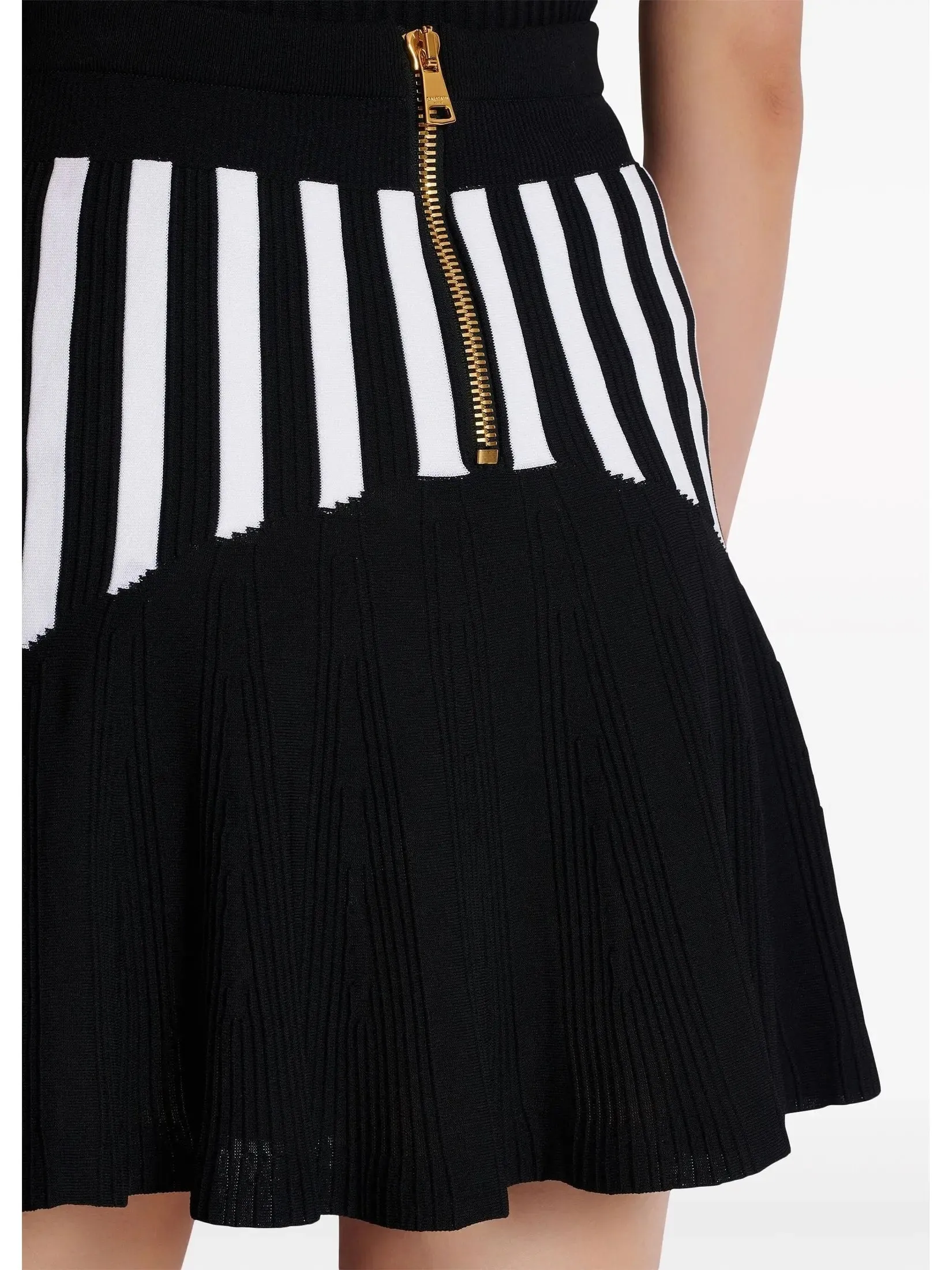 Women’s Black and White Pleated Striped Knit Skirt